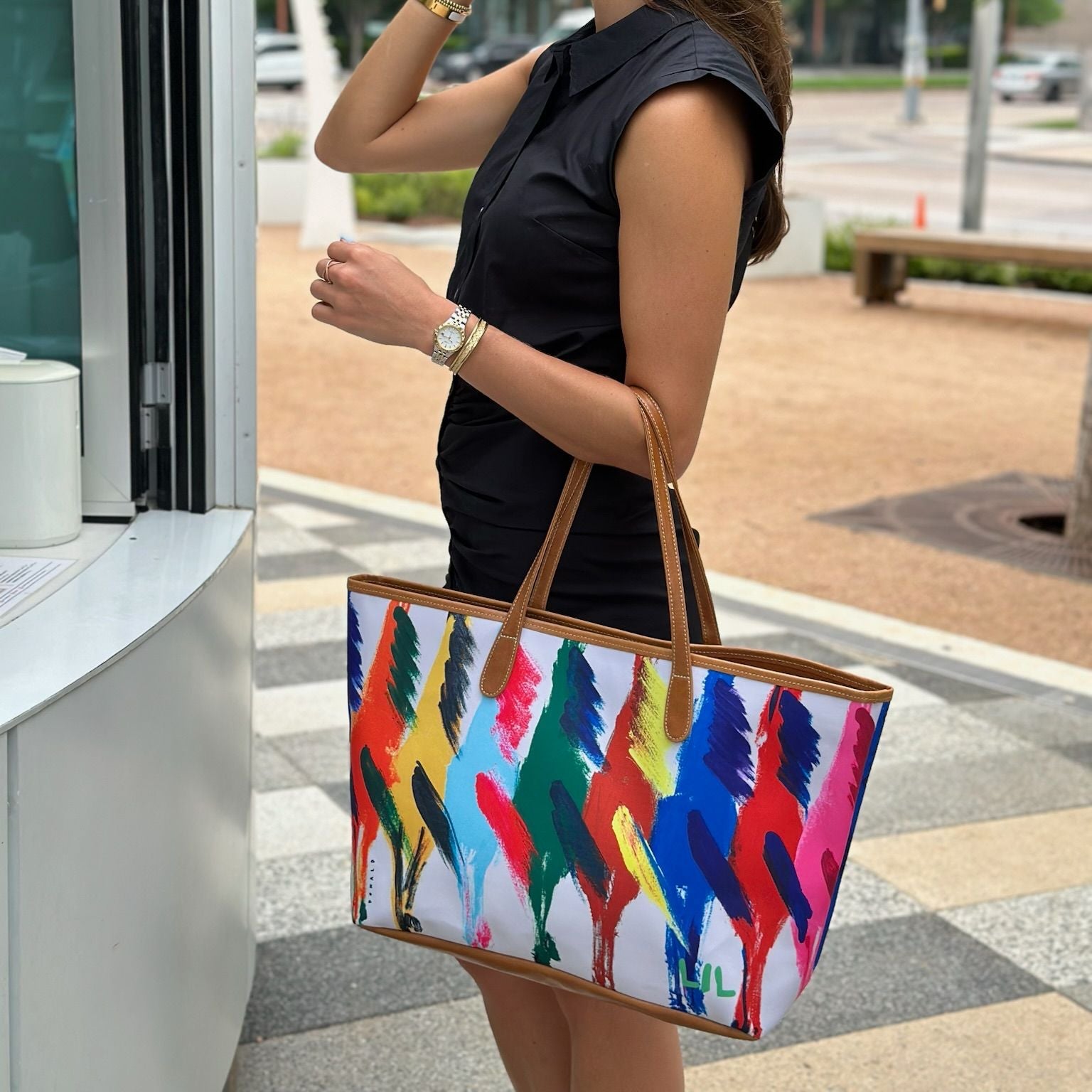 St. Anne Zippered Tote × Drawbertson