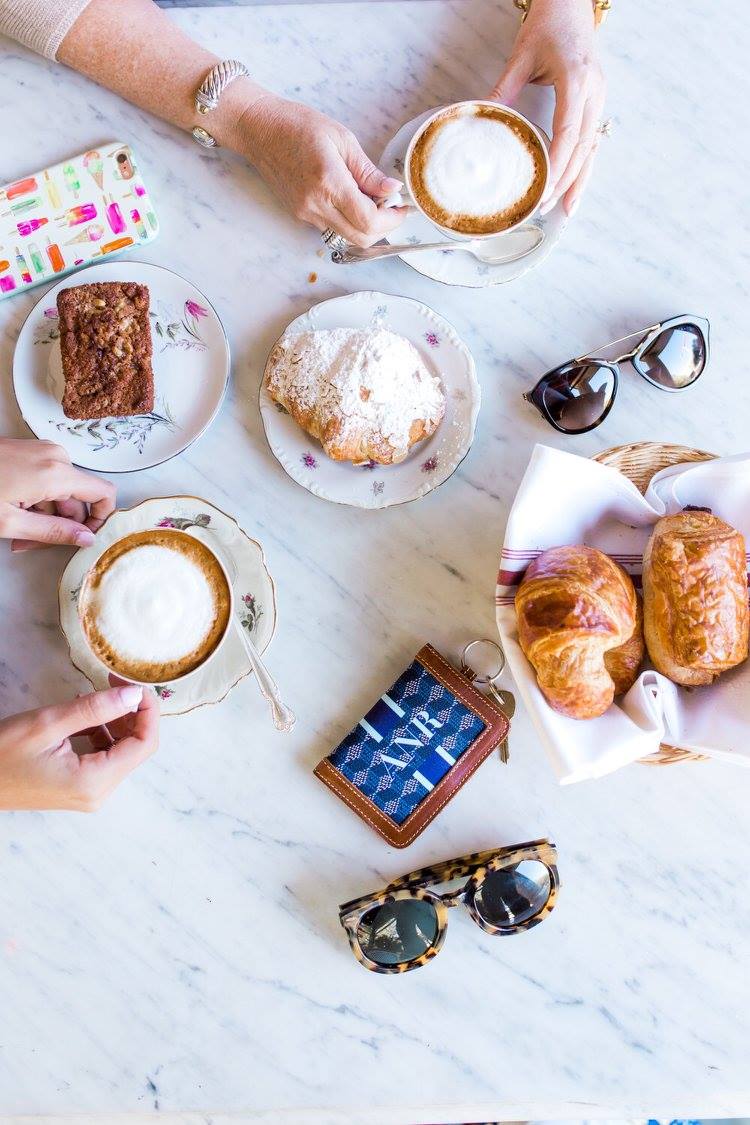 Stylish key ring wallet with coffee and pastries