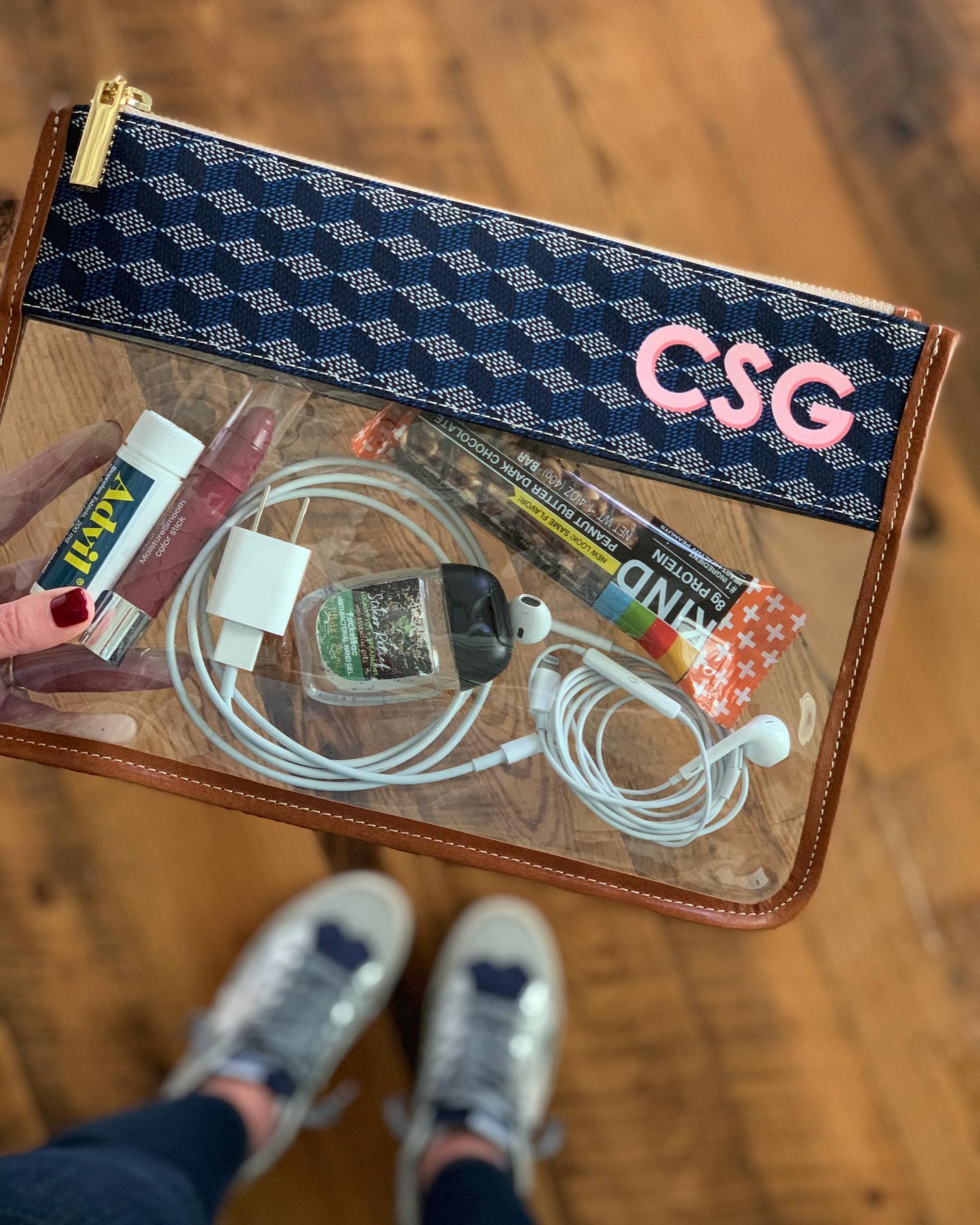 https://www.barringtongifts.com/media/images/personalized-travel-bags/personalized-travel-pouch-for-essentials.jpg